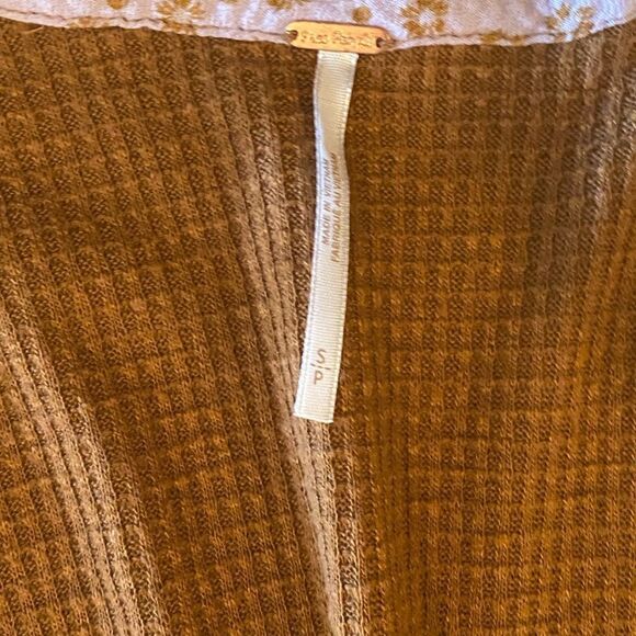 Free people brown/lavender blouse with small flowers on the sleeves size small - Picture 12 of 12